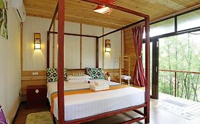 Yangshuo Ctn Cabins Retreat Hotel